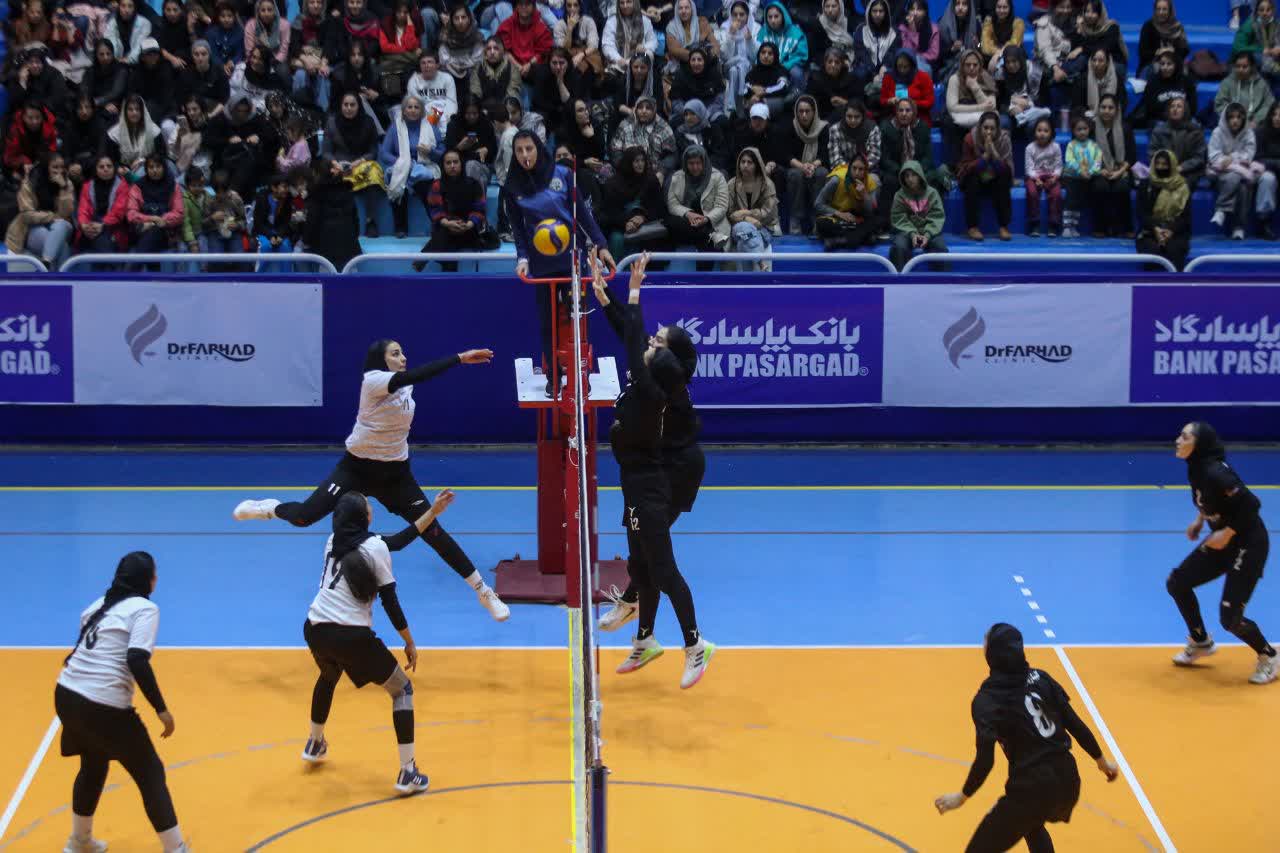 بانوان والیبالیست مس رفسنجان در قزوین میزبان را شکست دادند