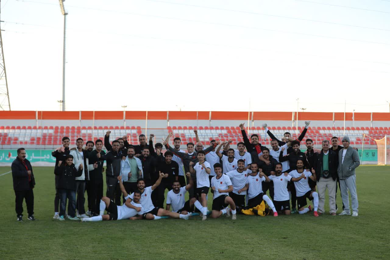 پیروزی پرگل مس نوین مقابل وحدت میناب تیم فوتبال مس نوین در دیداری خانگی