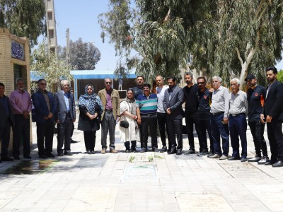 حضور سرمربی مس رفسنجان بر سر مزار موسس باشگاه سپاهان